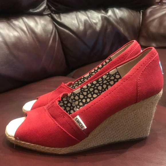 SOLD!!!! Like New Toms Red Peeptoe Wedges 8.5 - Picture 1 of 8